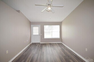309 Loveland Cir in Pensacola, FL - Foto de edificio - Building Photo