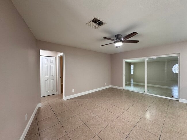 2660 Orangewood Ct in Palm Harbor, FL - Building Photo - Building Photo
