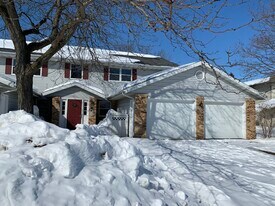 36 Stonehaven Dr, Unit 1 in Sun Prairie, WI - Building Photo