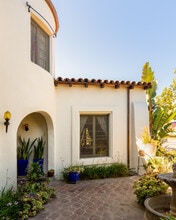 4918 Angeles Vista Blvd in View Park, CA - Building Photo - Building Photo