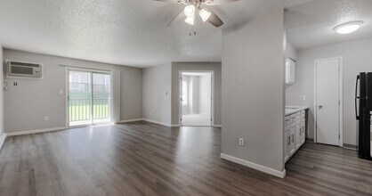 Hamlet Apartments in West Des Moines, IA - Foto de edificio - Building Photo