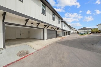 200 W 56th St in Austin, TX - Foto de edificio - Building Photo