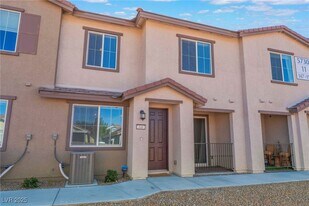 5730 Sky Pointe Dr in Las Vegas, NV - Building Photo