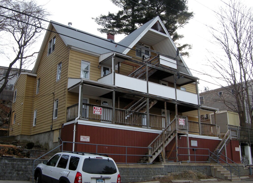 232 Long Hill Ave in Shelton, CT - Building Photo