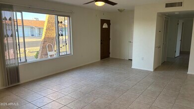 9719 W Rolling Hills Dr in Sun City, AZ - Building Photo - Building Photo
