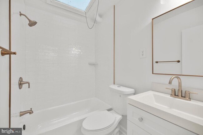 2512 East Pl NW in Washington, DC - Building Photo - Building Photo