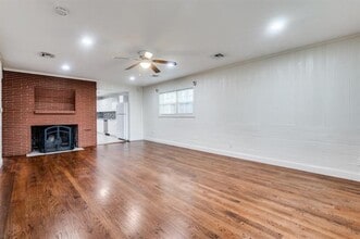 4939 Clear Creek Rd in Dallas, TX - Building Photo - Building Photo