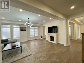135 McCague Ave. in Richmond Hill, ON - Building Photo - Building Photo