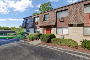 2401 Cherry Hill Dr in Arlington, NY - Building Photo