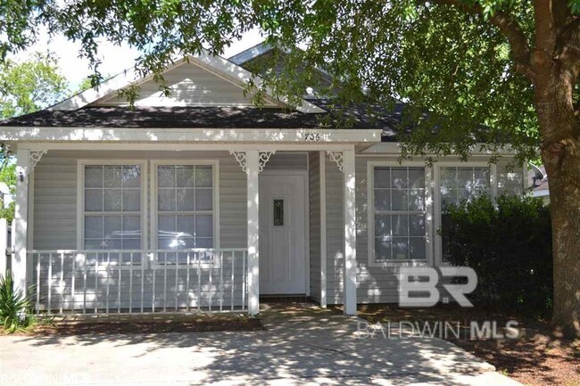 property at 706 Crystal Wells Ct N