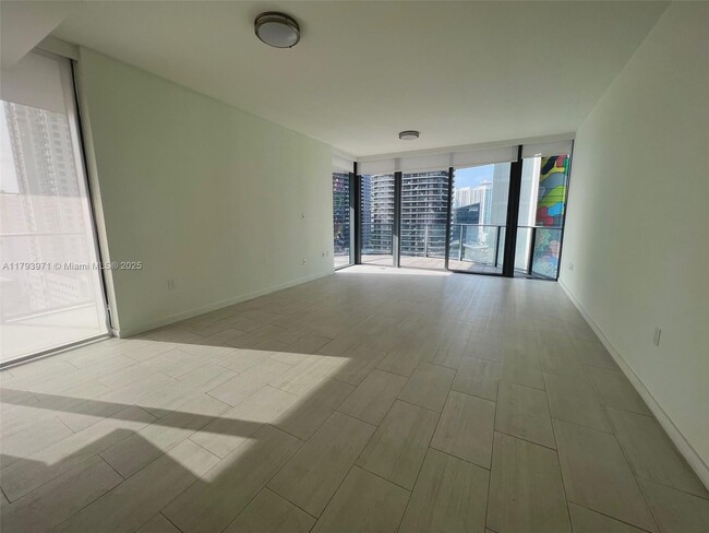 1000 Brickell Plz, Unit 1912 in Miami, FL - Building Photo - Building Photo