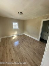 502 Oak St in Old Forge, PA - Building Photo - Building Photo
