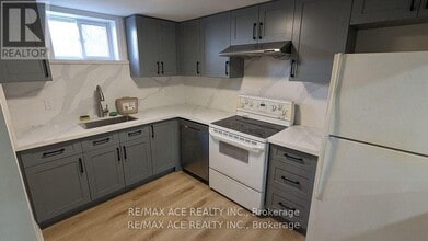 40 Jacwin Dr in Ajax, ON - Building Photo - Building Photo