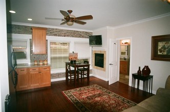 Loudon Arms in Long Beach, CA - Building Photo - Interior Photo