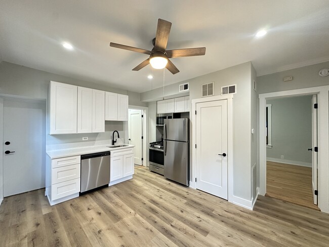 3728 N Kenmore Ave, Unit M01B in Chicago, IL - Building Photo - Building Photo