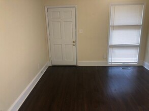 3649 Dresden Dr E in Charlotte, NC - Building Photo - Building Photo