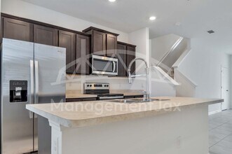 8335 Asteroid St in Jacksonville, FL - Building Photo - Building Photo