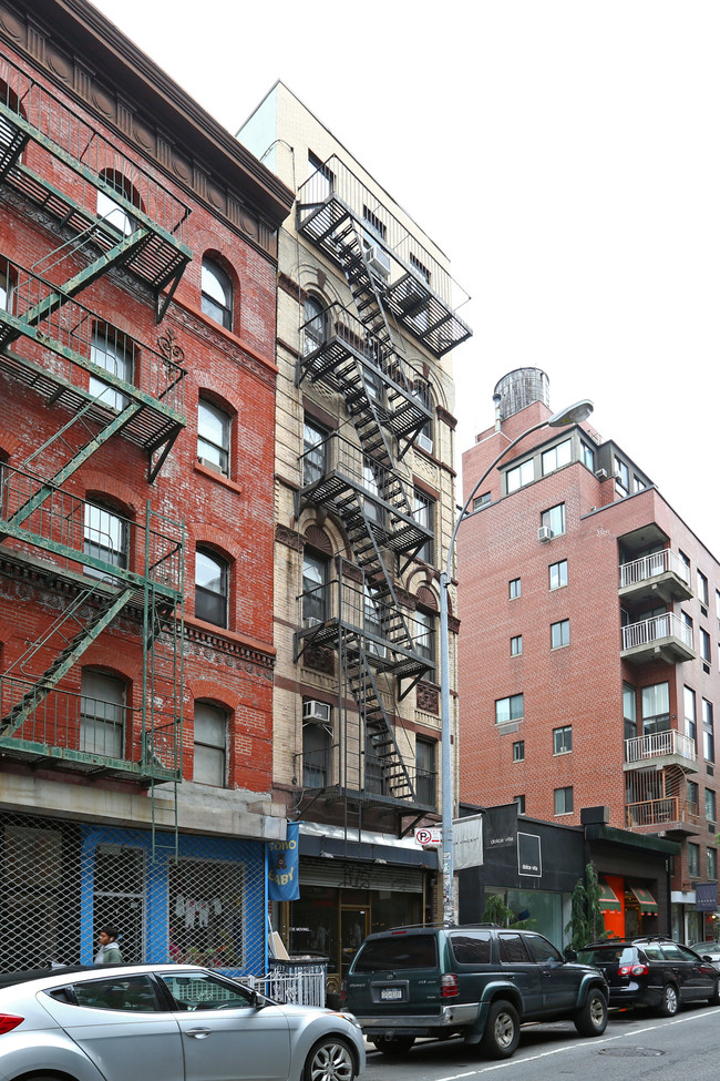 253 Elizabeth St in New York, NY - Building Photo - Building Photo