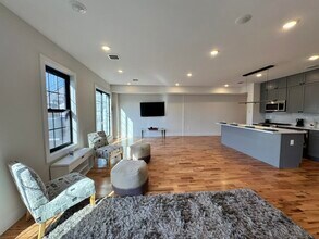 241 Palisade Ave in Jersey City, NJ - Building Photo - Building Photo