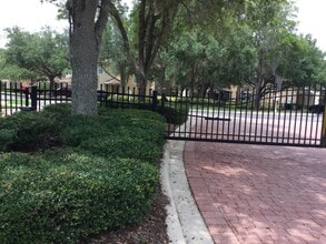 5663 Greenland Rd in Jacksonville, FL - Foto de edificio - Building Photo