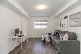 Beautifully Designed 3-Storey Townhouse in Oshawa, ON - Building Photo - Building Photo