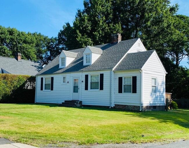5700 W Franklin St in Richmond, VA - Building Photo - Building Photo