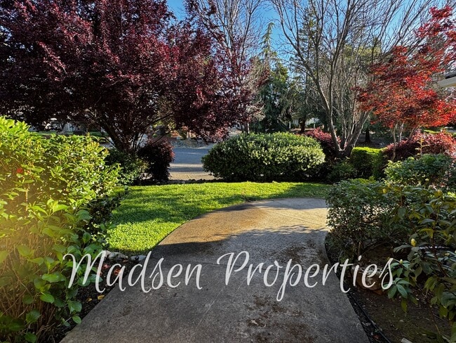 121 Hart Ln in Oroville, CA - Building Photo - Building Photo