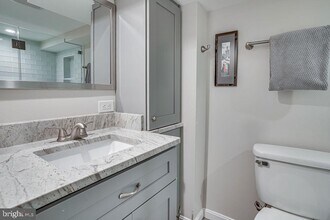 204 W Uhler Terrace in Alexandria, VA - Building Photo - Building Photo