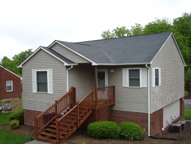 property at 907 Giles Rd