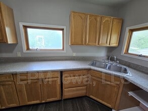 1812 Logan Ave in Waterloo, IA - Building Photo - Building Photo