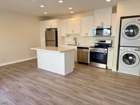 3227 Stonybrook Dr in Anaheim, CA - Building Photo