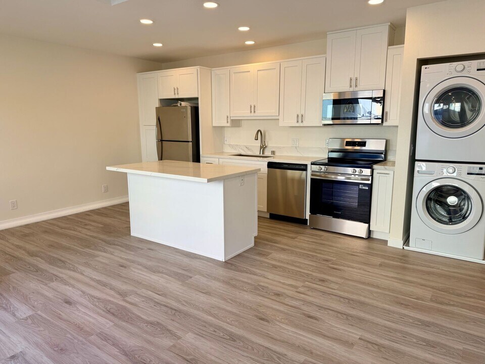 3227 Stonybrook Dr in Anaheim, CA - Building Photo