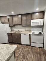 Montrose Square in Fort Wayne, IN - Building Photo