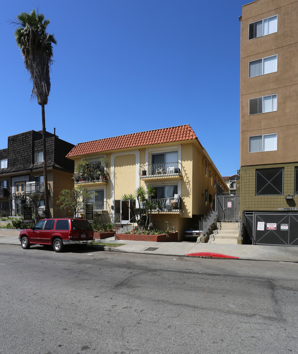 749 S Kingsley Dr in Los Angeles, CA - Building Photo