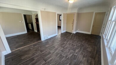 2421-2423-2423 W Finn Pl in Milwaukee, WI - Building Photo - Building Photo