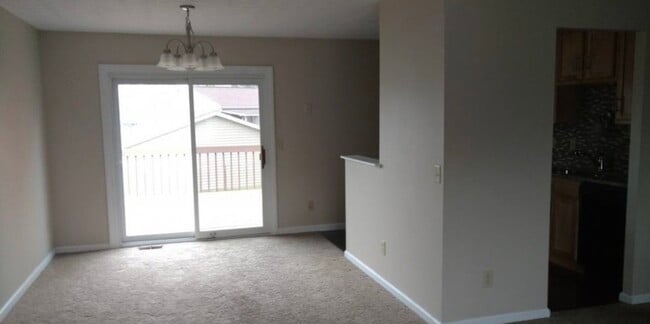 1462 Hartwood Dr in Cincinnati, OH - Building Photo - Building Photo