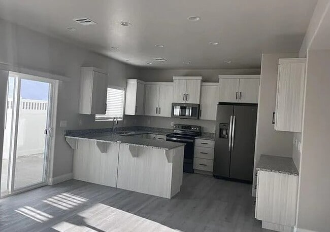 668 E Fiddlers Canyon Rd in Cedar City, UT - Foto de edificio - Building Photo