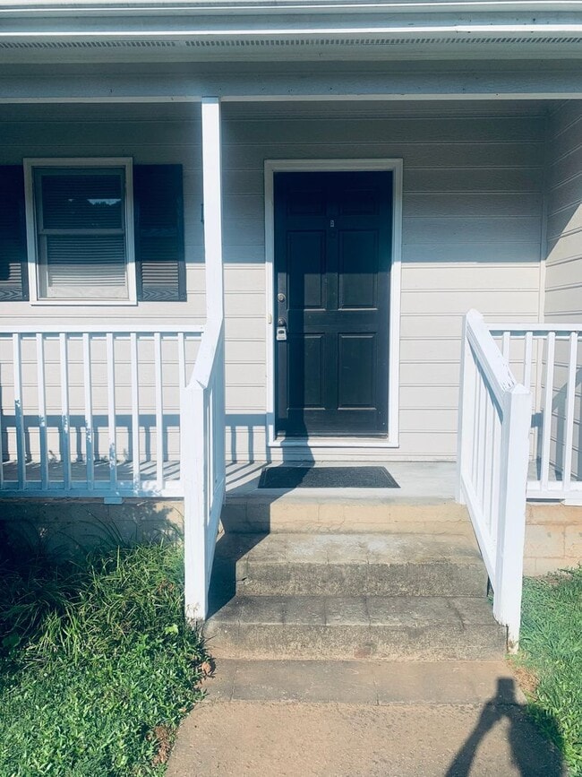 6901 Glendower Rd in Raleigh, NC - Foto de edificio - Building Photo