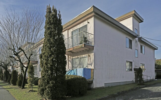 5111 Imperial St in Burnaby, BC - Building Photo - Building Photo