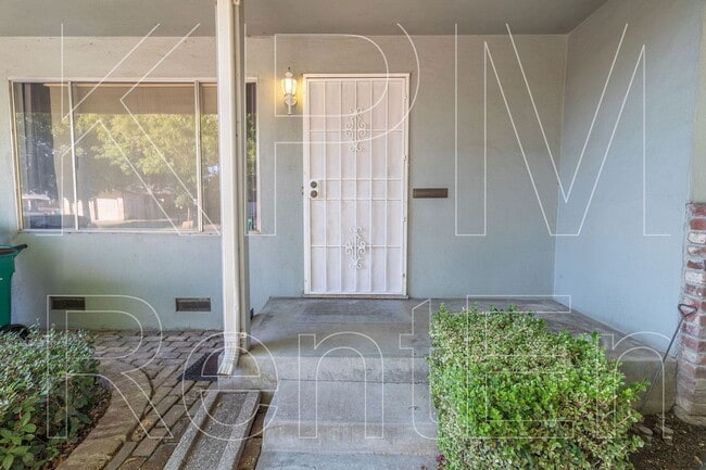 107 Edan Ave in Stockton, CA - Building Photo - Building Photo