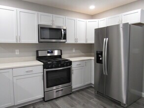 240 5th St E in Milan, IL - Foto de edificio - Building Photo