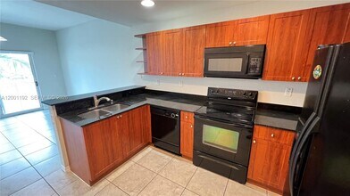 10885 NW 89th Terrace in Doral, FL - Building Photo - Building Photo