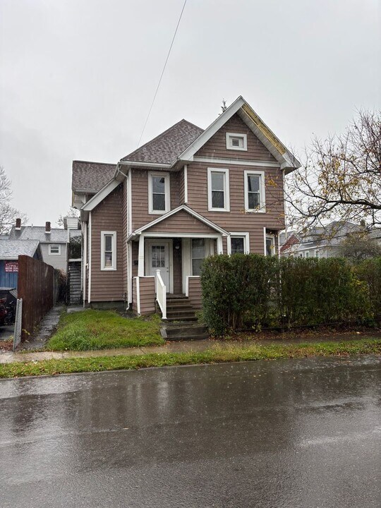 111 Eldredge St in Binghamton, NY - Building Photo