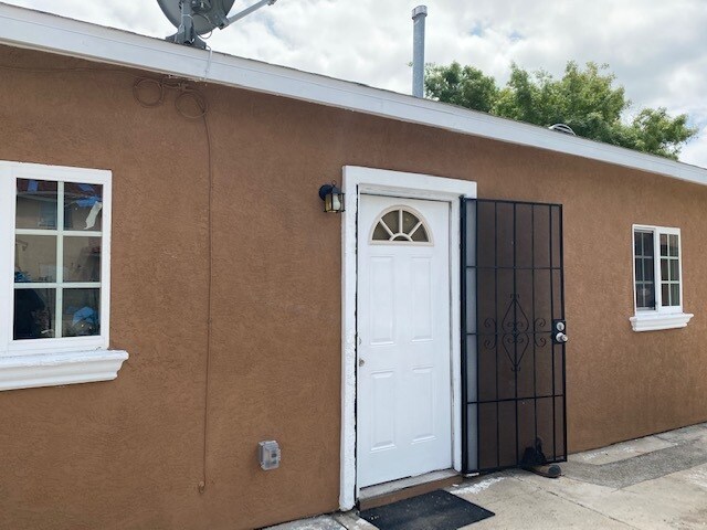 3838 Superior St in San Diego, CA - Building Photo