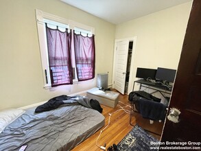 692 Columbia Rd, Unit 1 in Boston, MA - Building Photo - Building Photo