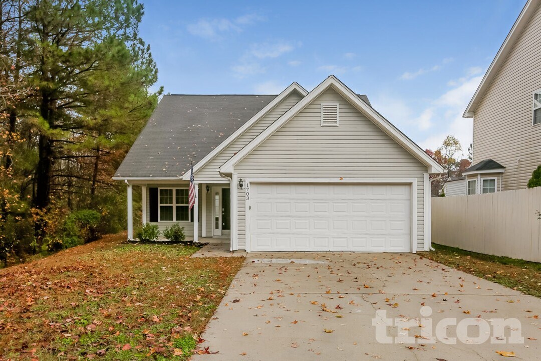 1703 Mission Oaks St in Kannapolis, NC - Foto de edificio