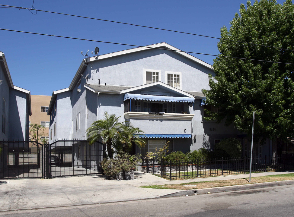 5255 Riverton Ave in North Hollywood, CA - Building Photo