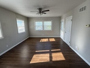 411 W 4th St in Webb City, MO - Building Photo - Building Photo