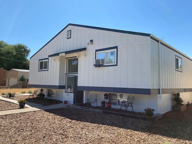 247 E 3rd St, Unit 13 in Kuna, ID - Foto de edificio - Building Photo