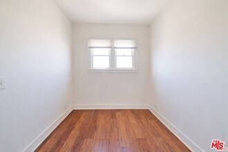 537 S Kenmore Ave in Los Angeles, CA - Building Photo - Building Photo